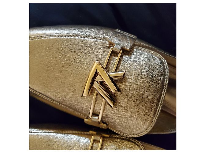 Autre Marque Sandali Louis Vuitton mules in pelle oro D'oro - vista 3