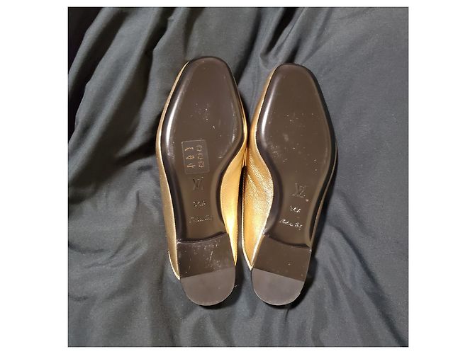 Autre Marque Sandali Louis Vuitton mules in pelle oro D'oro - vista 9
