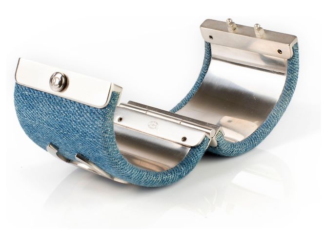 Bracciale Chanel in denim blu CC Cuff - vista 4