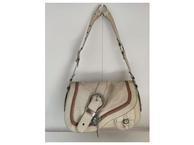 Bolso de mano Christian Dior Gaucho en cuero blanco roto - vista 2