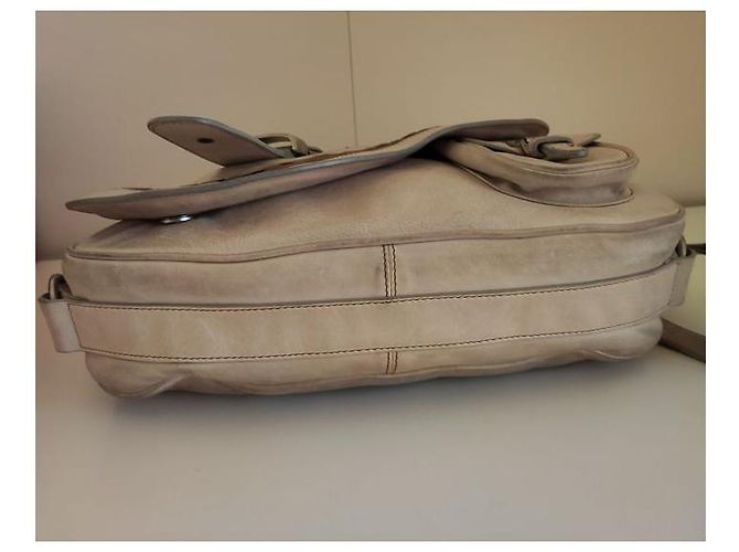 Bolso de mano Christian Dior Gaucho en cuero blanco roto - vista 7