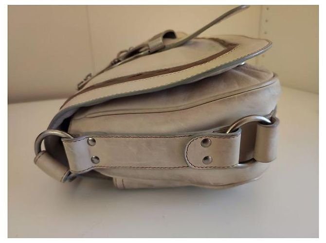 Bolso de mano Christian Dior Gaucho en cuero blanco roto - vista 8