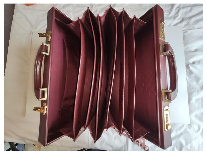 Valigetta Cartier in pelle rosso scuro Bordò - vista 8