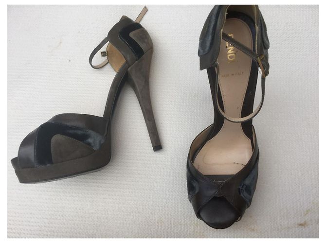 Fendi peep toe pumps with ankle strap Taupe - view 2