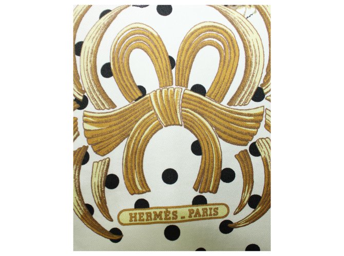 Hermès Lenço de Seda Triângulo Multicor - vista 3