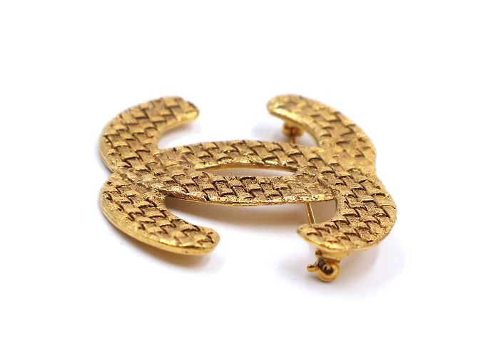 Spilla testurizzata intrecciata in oro CC Chanel D'oro - vista 6