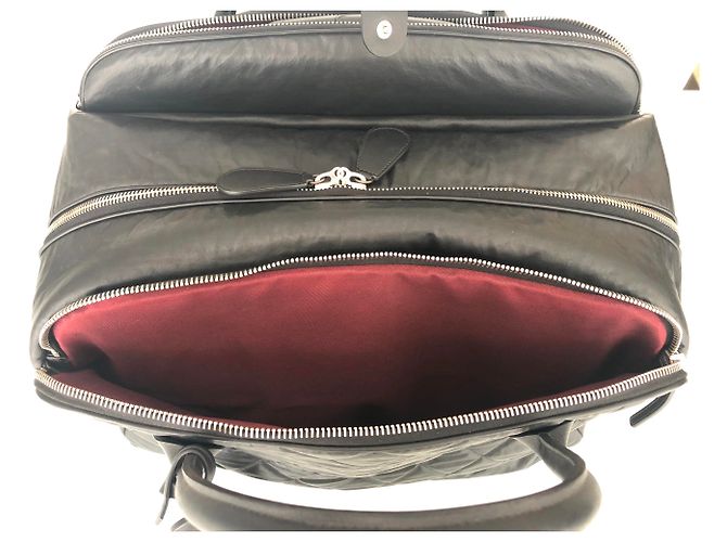 Mala de viagem com rodas Chanel em couro acolchoado preto - vista 10