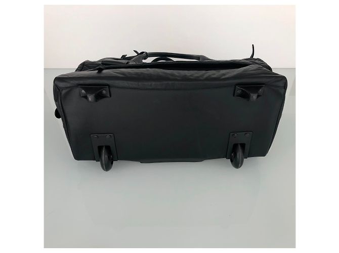 Mala de viagem com rodas Chanel em couro acolchoado preto - vista 13