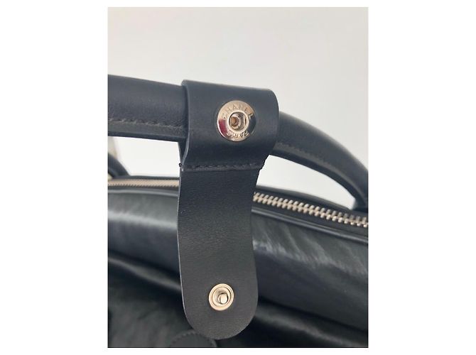 Mala de viagem com rodas Chanel em couro acolchoado preto - vista 3