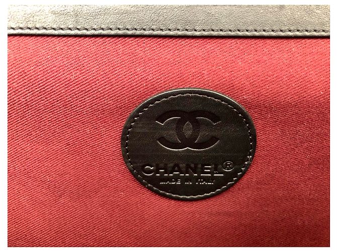 Mala de viagem com rodas Chanel em couro acolchoado preto - vista 7