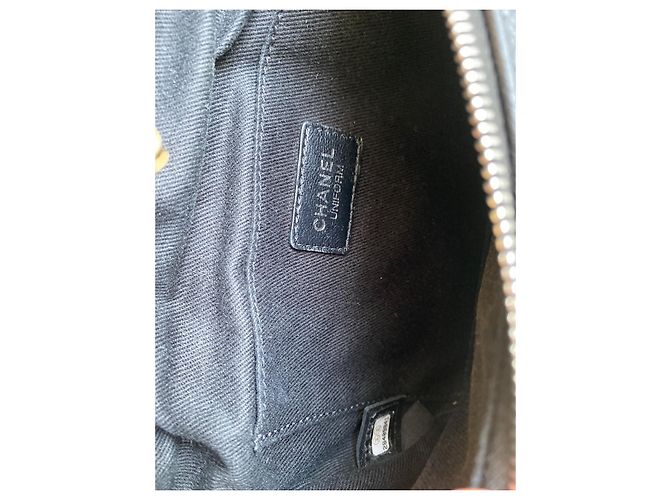 Girl Marsupio Chanel modello Uniform Nero - vista 3