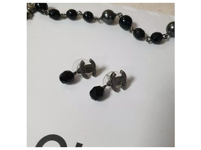 Chanel CC Schwarze Perlenkette und Ohrringe Set - Ansicht 3