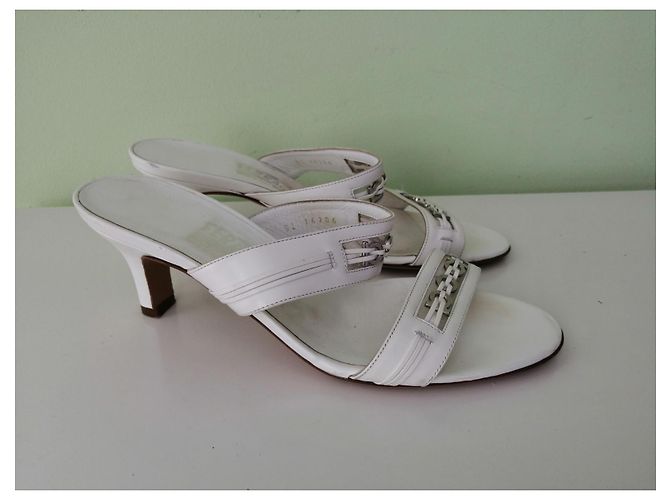 Sandali Salvatore Ferragamo in pelle bianca 36 Bianco - vista 2