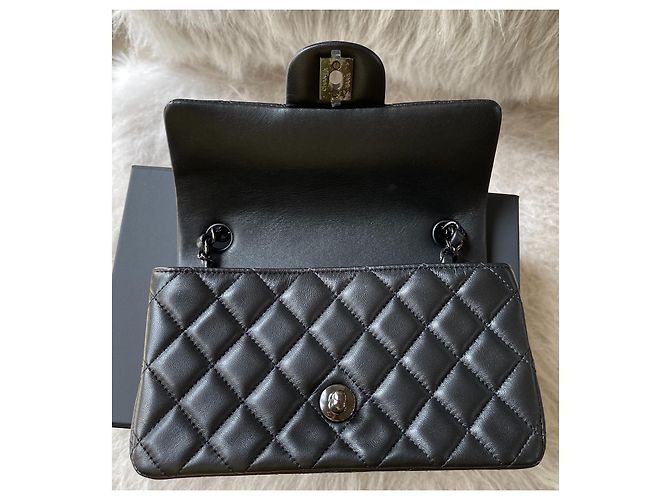 Timeless Chanel Mini aba retangular clássica acolchoada de pele de cordeiro tão preta Preto - vista 7