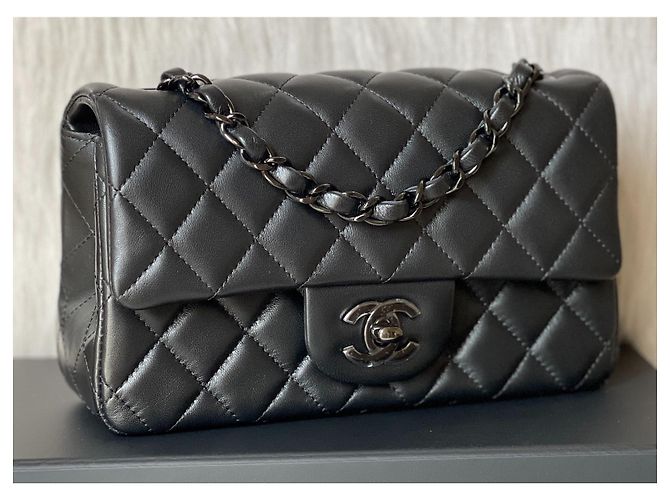 Timeless Chanel Mini aba retangular clássica acolchoada de pele de cordeiro tão preta Preto - vista 8