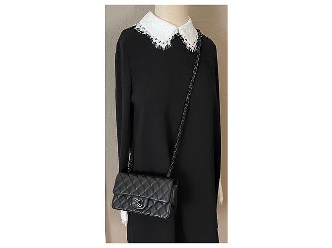 Timeless Chanel Mini aba retangular clássica acolchoada de pele de cordeiro tão preta Preto - vista 9