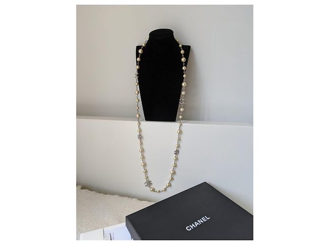 CHANEL B14Collana di cristallo di perle con logo V Timeless CC Crudo - vista 13