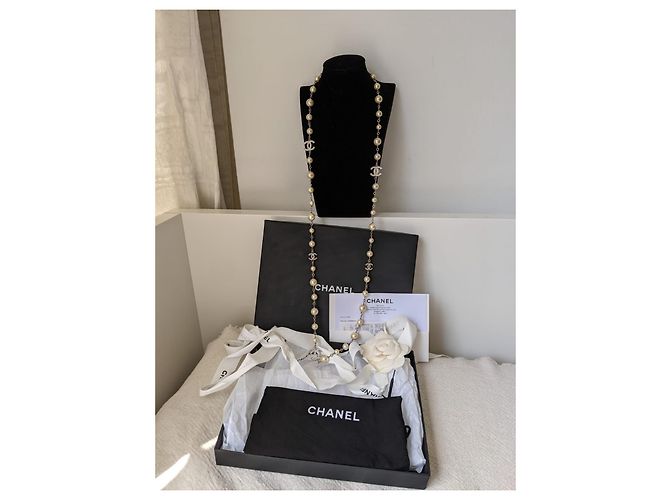 CHANEL B14Collana di cristallo di perle con logo V Timeless CC Crudo - vista 3