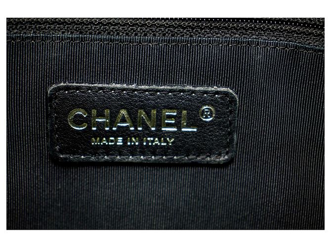 CHANEL Caviar PST Chain Shoulder Bag Compras Tote Preto Acolchoado - vista 7