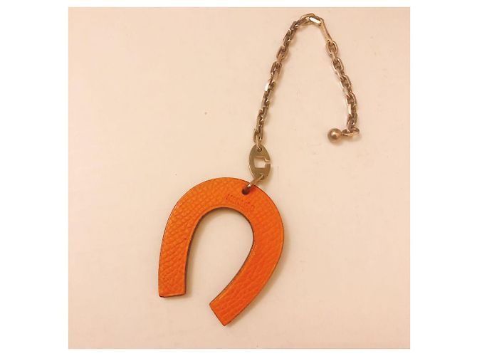 Charm Hermès Ferro di cavallo in pelle nero - vista 2