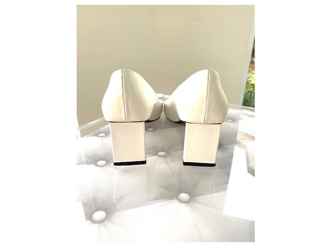 Pompe di Louis Vuitton, modella da passerella Bianco - vista 3