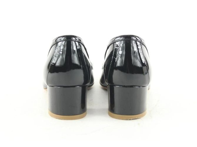 Salvatore Ferragamo Tacones negros de charol Vara Gancini Kitten - vista 4