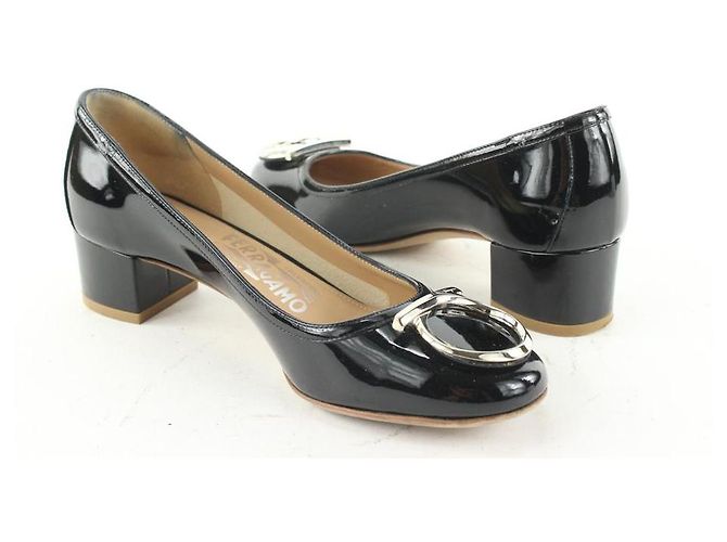Salvatore Ferragamo Tacones negros de charol Vara Gancini Kitten - vista 6
