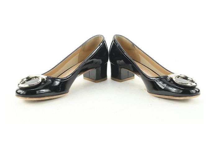 Salvatore Ferragamo Tacones negros de charol Vara Gancini Kitten - vista 9