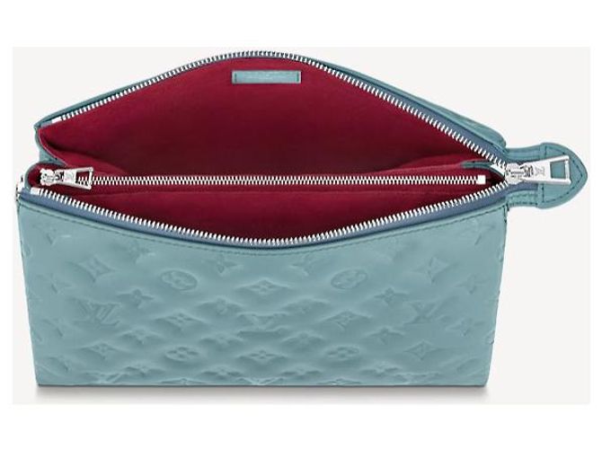 Louis Vuitton LV Coussin PM blu ghiacciaio - vista 4