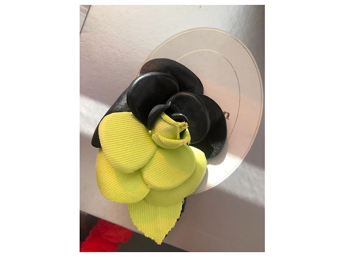 Spilla bicolore Chanel in tessuto e pelle nera Multicolore - vista 3
