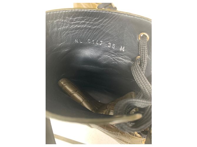 Botas Louis Vuitton Wonderland de piel caqui - vista 2