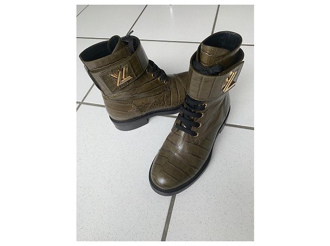 Botas Louis Vuitton Wonderland de piel caqui - vista 4