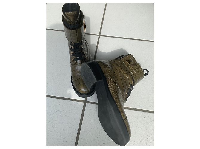 Botas Louis Vuitton Wonderland de piel caqui - vista 5