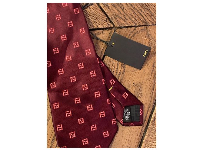 Cravatta Fendi in seta bordeaux con logo Bordò - vista 2