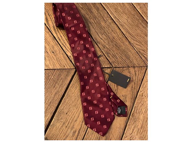 Cravatta Fendi in seta bordeaux con logo Bordò - vista 3