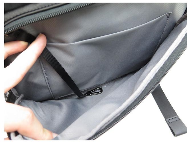 NEUF SAC A MAIN TUMI DEVOE GEM BESACE BANDOULIERE 130458-1041 NOIR BAG - vue 7