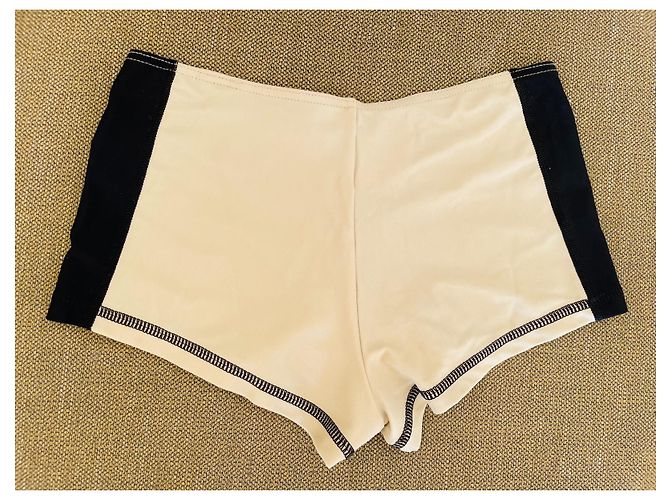 Top e pantaloncini Chanel Nero Sabbia - vista 6