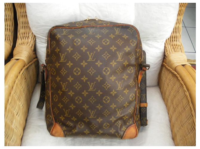 Borsa a tracolla Louis Vuitton Nile Messenger GM - vista 2