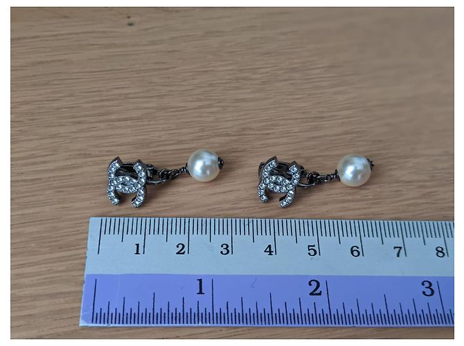 Chanel CC 16Ruthenium-Ohrclips mit Perlen Schwarz - Ansicht 10