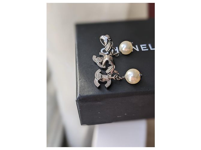 Chanel CC 16Ruthenium-Ohrclips mit Perlen Schwarz - Ansicht 9