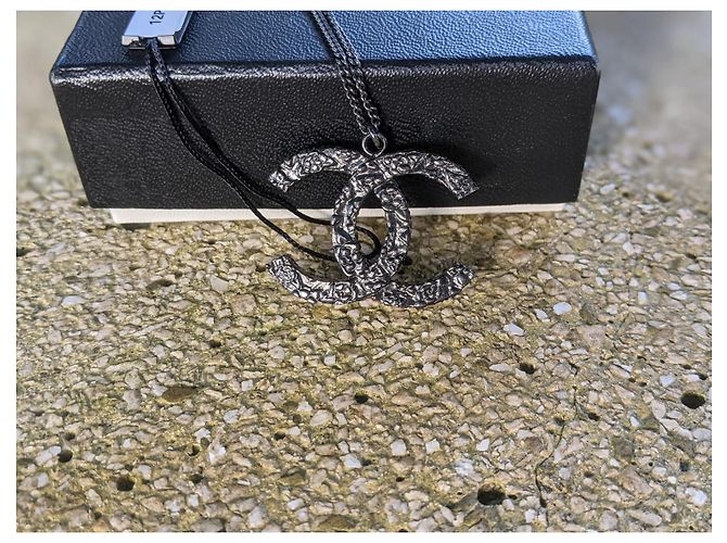 Chanel CC B12P Collana camelia rutenio Nero - vista 3