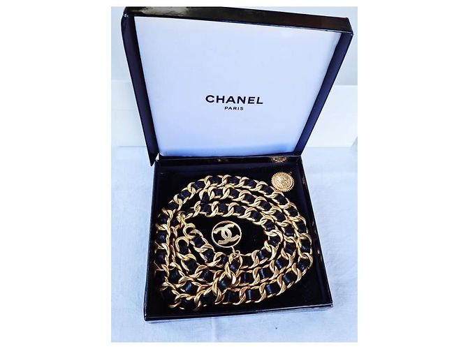 Cinturón Chanel Cambon de cadena con logo negro Dorado - vista 2