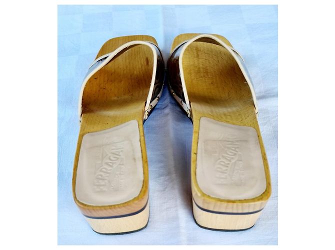 Salvatore Ferragamo Holzclogs Beige Monogramm - Ansicht 2