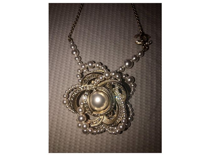 Colar Chanel Camélia de pérolas e strass cor eggshell Fora de branco - vista 5