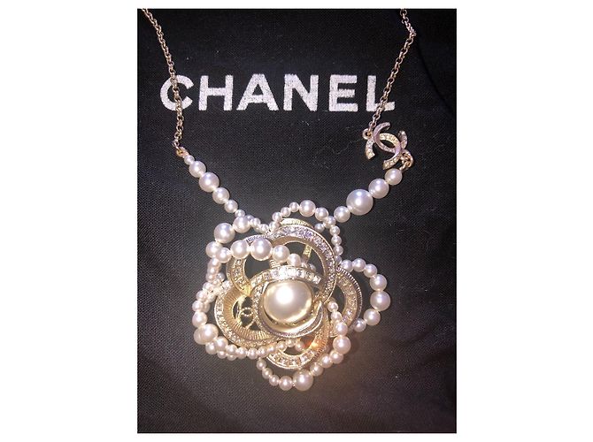 Colar Chanel Camélia de pérolas e strass cor eggshell Fora de branco - vista 8