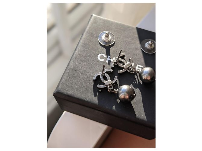 CHANEL A15P Orecchini di perle grigie tweed Grigio antracite - vista 10