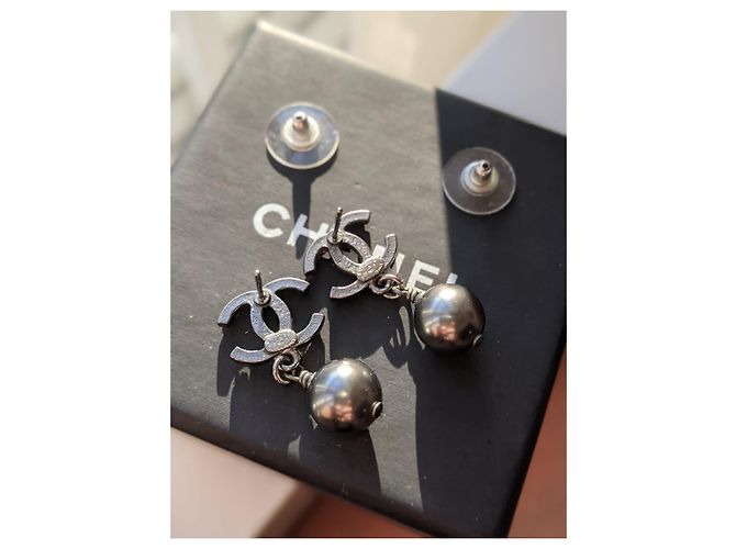 CHANEL A15P Orecchini di perle grigie tweed Grigio antracite - vista 11