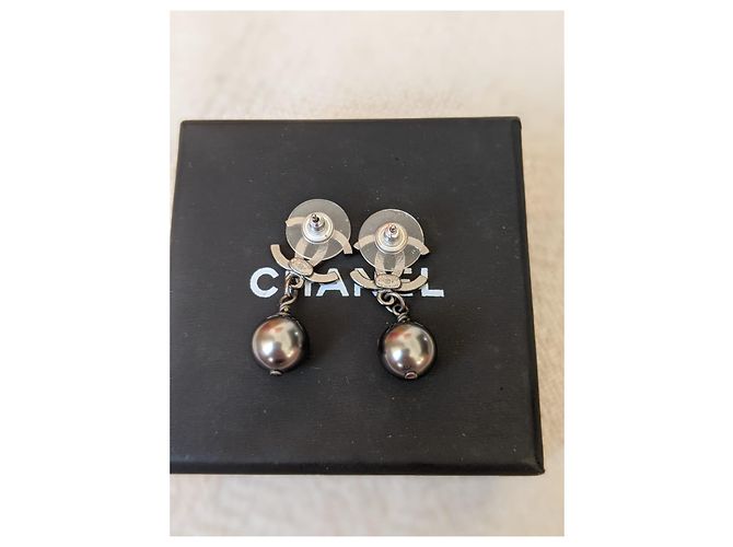 CHANEL A15P Orecchini di perle grigie tweed Grigio antracite - vista 13