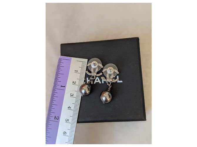 CHANEL A15P Orecchini di perle grigie tweed Grigio antracite - vista 3