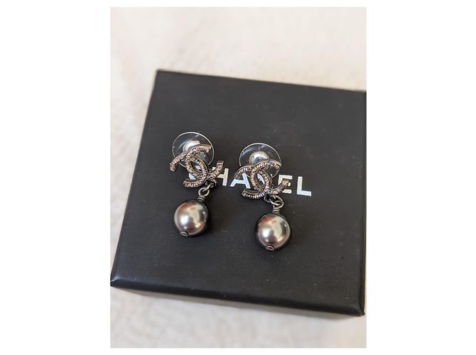 CHANEL A15P Orecchini di perle grigie tweed Grigio antracite - vista 5